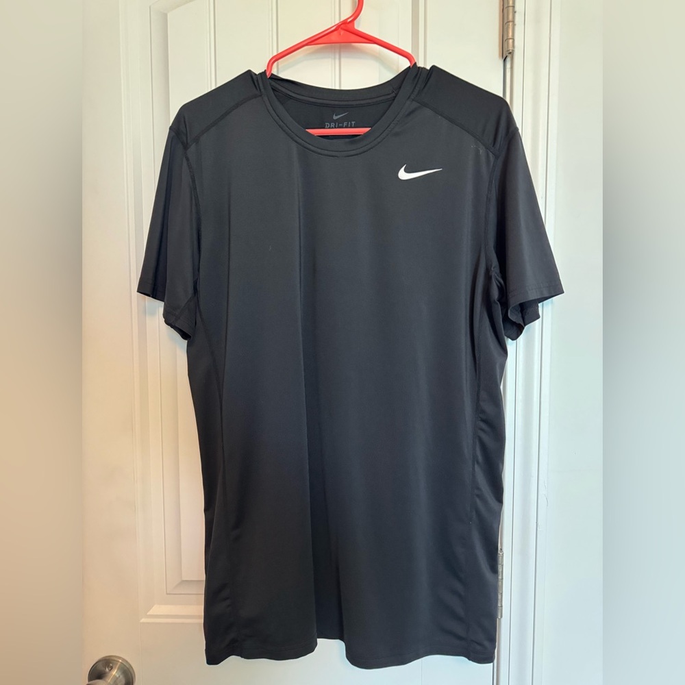 Men’s Nike Fitted Dri-Fit t-shirt. Rarely worn